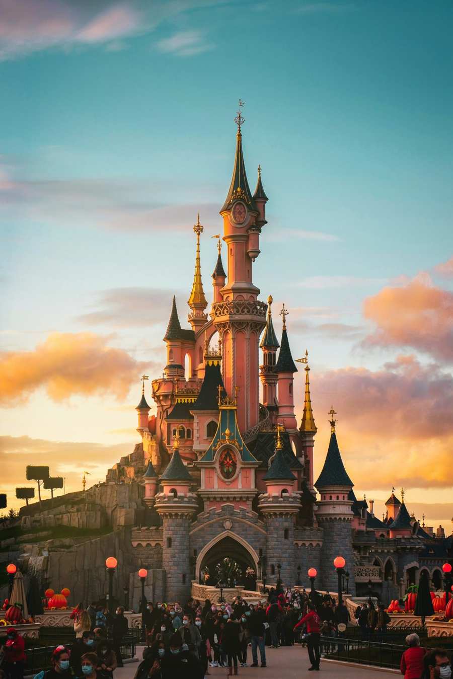 Hidden Mickeys: the park's secret hunt